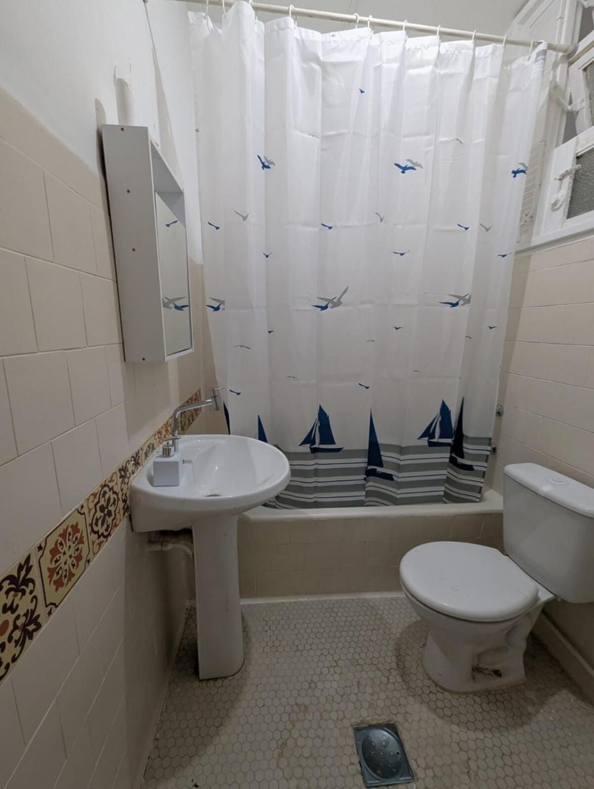 Espacoso Flat In Copacabana Rio de Janeiro